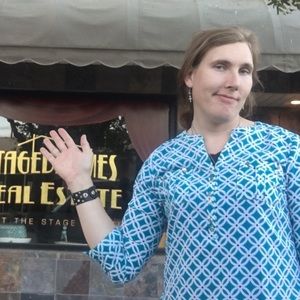 Meet your Posher, Monica